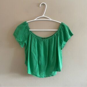 ✌️2/$10✌️ Forever 21 Kelly Green Off Shoulder Cropped Flowy Blouse – Small EUC